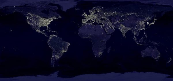 地球仪3d平台首次打开界面，浏览器中显示蓝色海洋和绿色大陆的3D地球球体，右上角有图层切换面板
